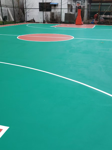 西沙 球场长期使用易出现地面开裂